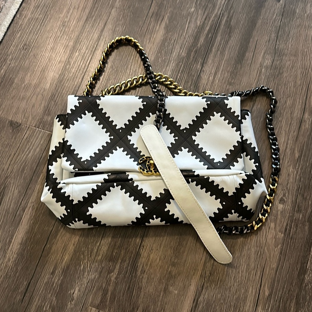 Women’s crossbody bag, only used a few times